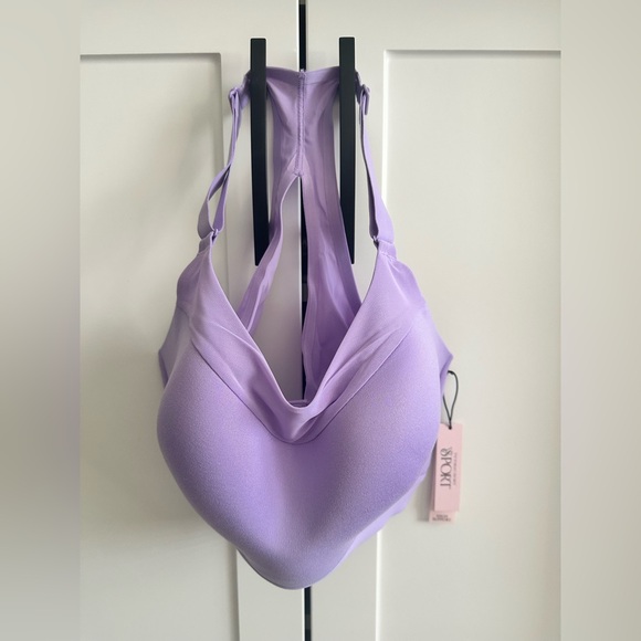 VICTORIA'S SECRET
Incredible Max Sports Bra - NEW - Picture 5 of 5